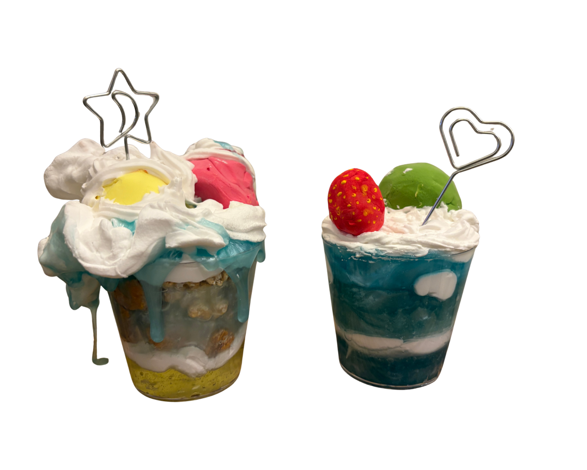 完成したカラフルなパフェ作品